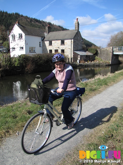 SX12834 Jenni riding her bike